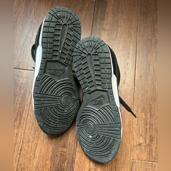 Nike women’s dunk low shoes panda - Picture 5 of 6